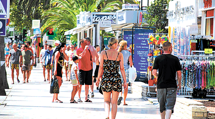 El turisme triplica l'activitat als CAP de la Costa Daurada durant l'estiu